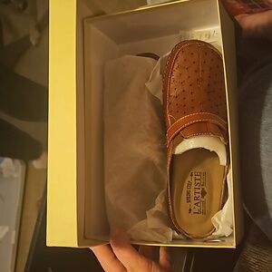 Brand new in box L'Artiste size 7.5